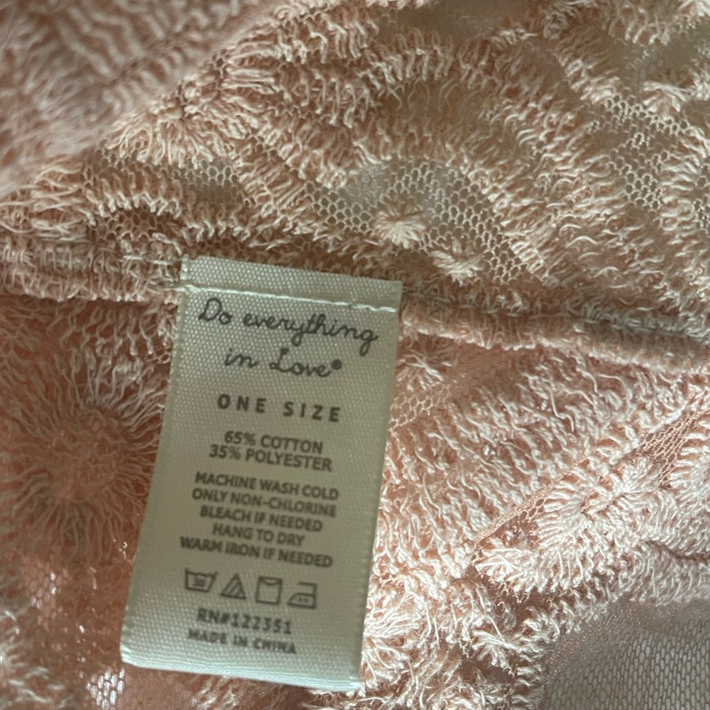 Elegant Lace Kimono in Peach and Cream. - Picture 3 of 6
